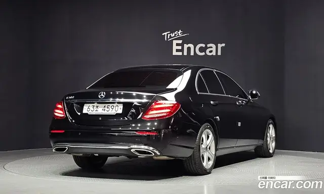 Mercedes-Benz E-Class 2018 2.0 автомат (гидро), миниатюра 2