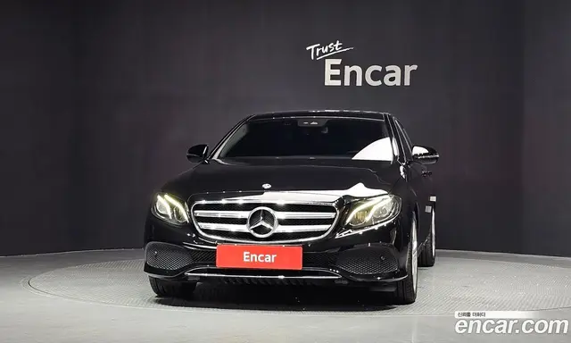 Mercedes-Benz E-Class 2018 2.0 автомат (гидро), миниатюра 3