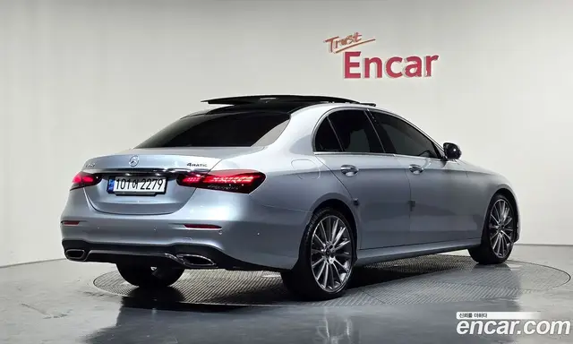 Mercedes-Benz E-Class 2022 2.0 автомат (гидро), миниатюра 2