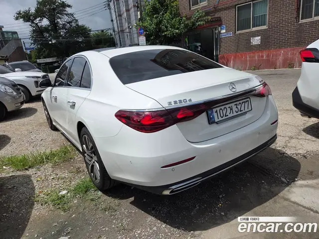 Mercedes-Benz E-Class 2024 2.0 автомат (гидро), миниатюра 5