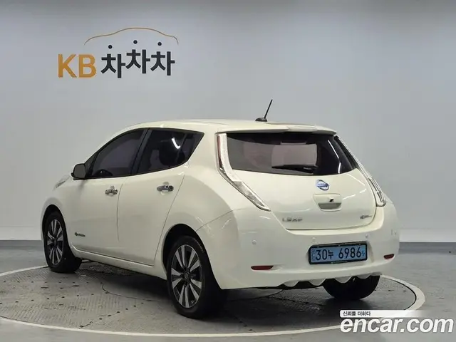 Nissan Leaf 2016 автомат (гидро), миниатюра 2