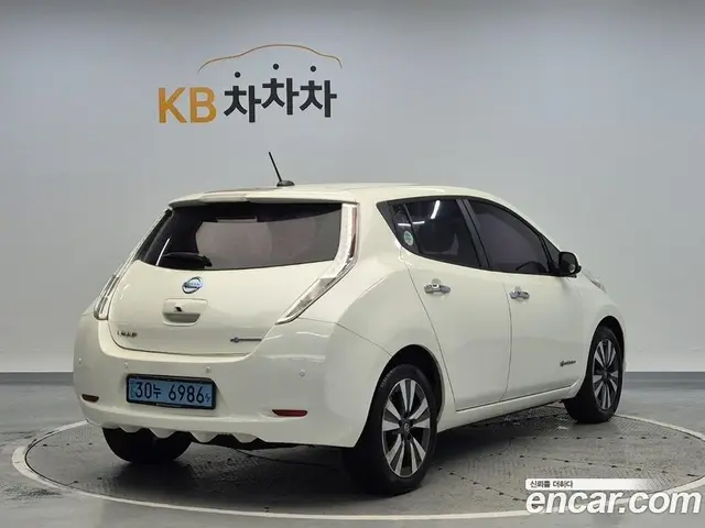 Nissan Leaf 2016 автомат (гидро), миниатюра 3