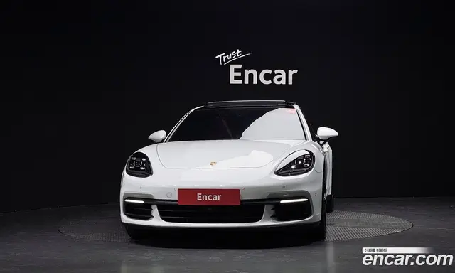 Porsche Panamera 2018 3.0 автомат (гидро), миниатюра 3