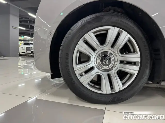 Rolls-Royce Ghost 2022 6.7 автомат (гидро), миниатюра 5