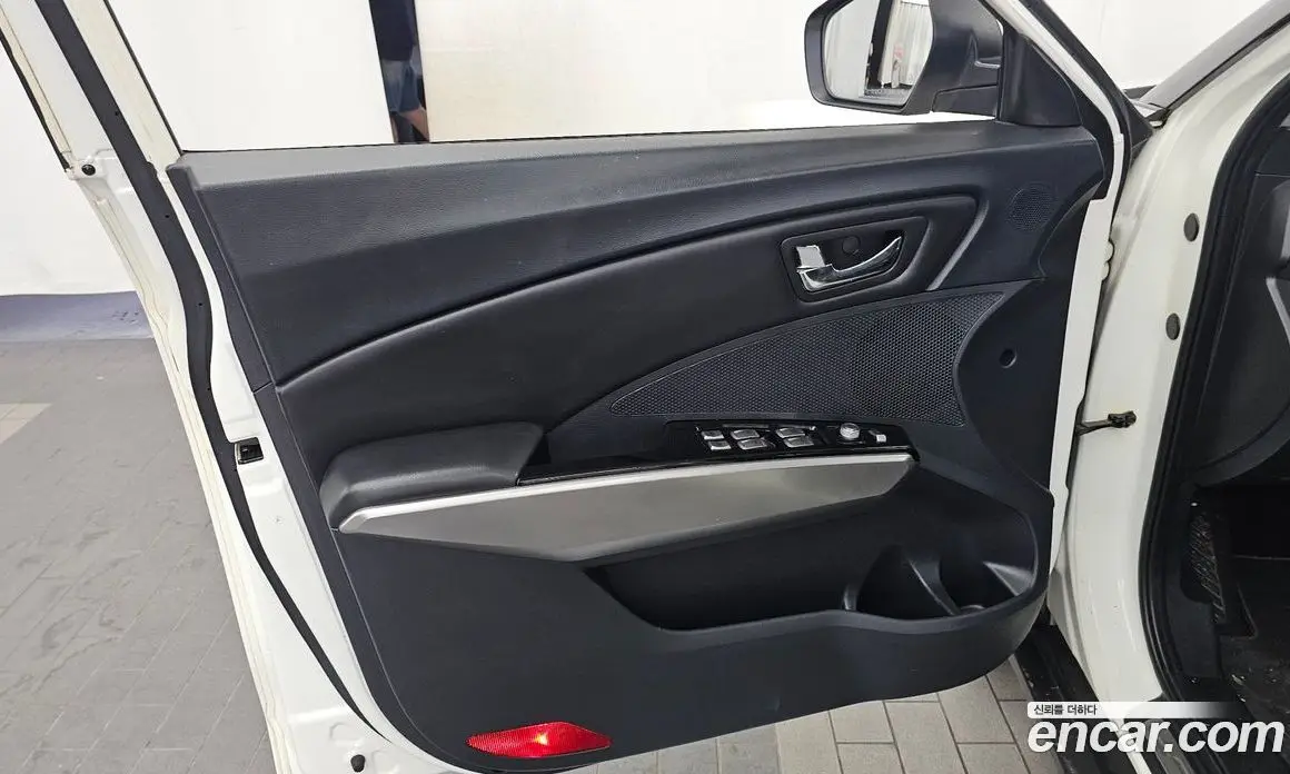 SsangYong TIBOLI 2015 1.6 автомат (гидро), фото 14