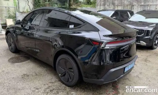 Tesla Model Y 2026 автомат (гидро), миниатюра 2