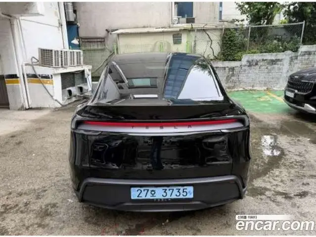 Tesla Model Y 2026 автомат (гидро), миниатюра 4