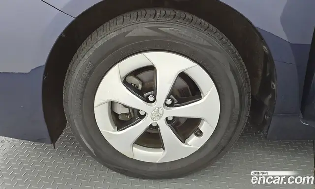 Toyota Prius 2013 1.8 автомат (гидро), миниатюра 5