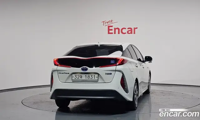 Toyota Prius 2017 1.8 автомат (гидро), миниатюра 4