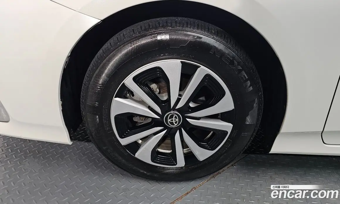 Toyota Prius 2017 1.8 автомат (гидро), фото 5