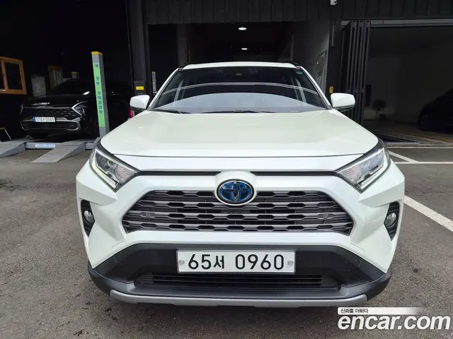 Toyota RAV4 2019 2.5 автомат (гидро), миниатюра 2