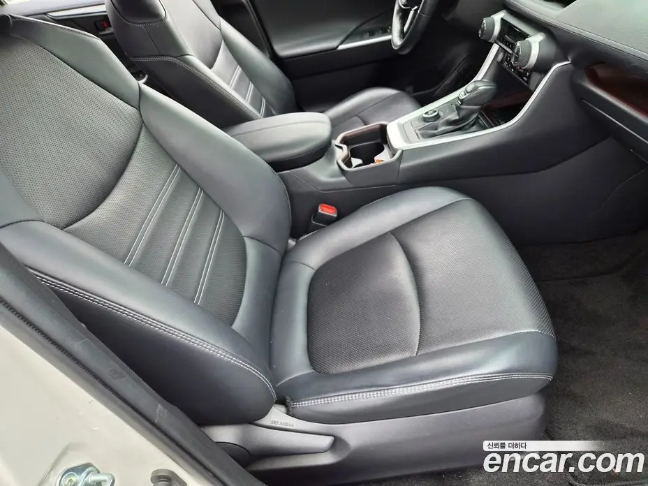 Toyota RAV4 2019 2.5 автомат (гидро), фото 18