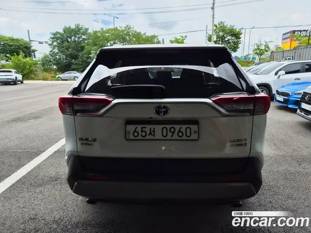 Toyota RAV4 2019 2.5 автомат (гидро), миниатюра 3
