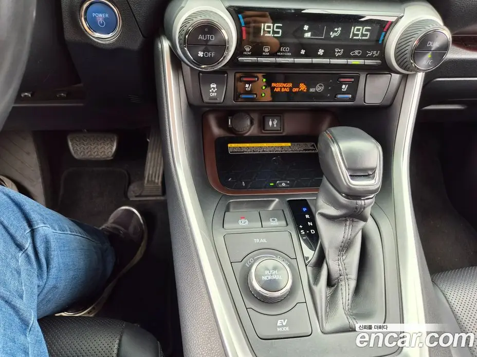 Toyota RAV4 2019 2.5 автомат (гидро), фото 9