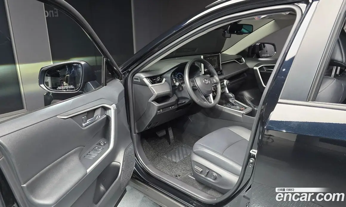 Toyota RAV4 2024 2.5 автомат (гидро), фото 13