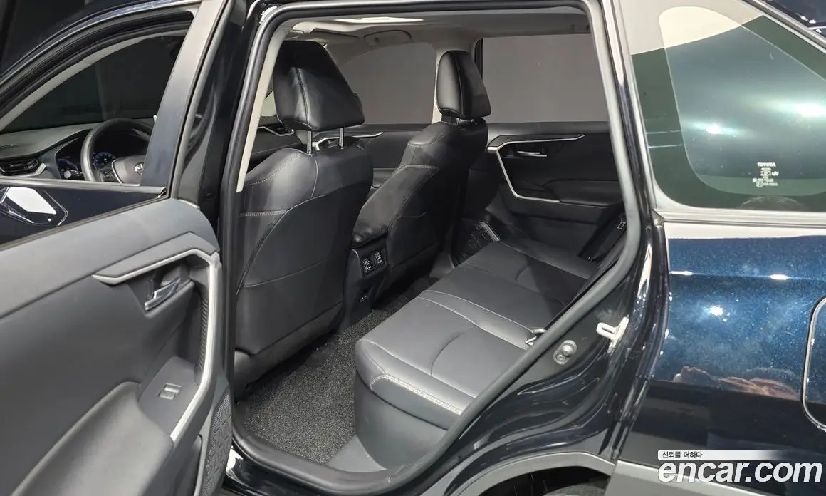 Toyota RAV4 2024 2.5 автомат (гидро), фото 16