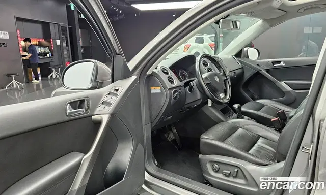 Volkswagen Tiguan 2009 2.0 автомат (гидро), миниатюра 11