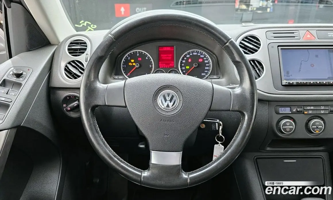 Volkswagen Tiguan 2009 2.0 автомат (гидро), фото 13