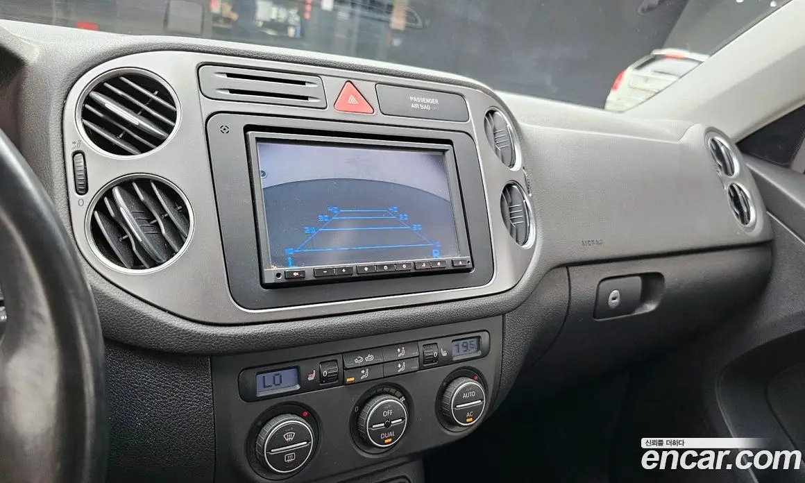 Volkswagen Tiguan 2009 2.0 автомат (гидро), фото 15