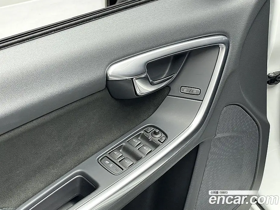 Volvo S60 2017 2.0 автомат (гидро), фото 17 Volvo S60 2017 2.0 автомат (гидро), фото 17