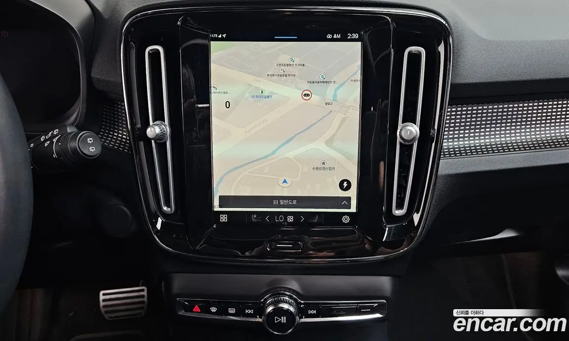 Volvo XC40 2022 0.2 автомат (гидро), фото 19