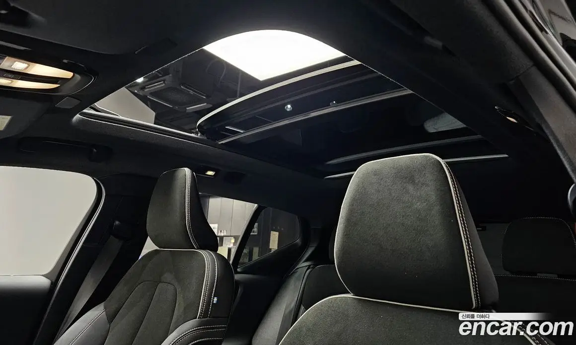Volvo XC40 2022 0.2 автомат (гидро), фото 23