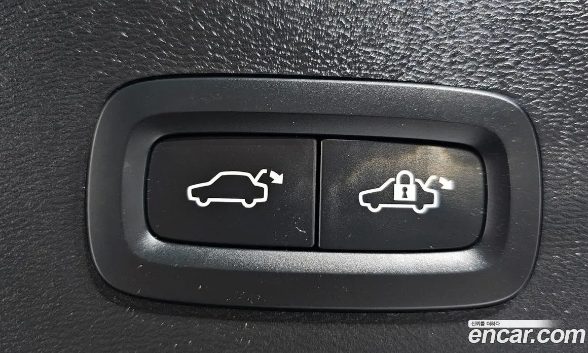 Volvo XC40 2022 0.2 автомат (гидро), фото 24