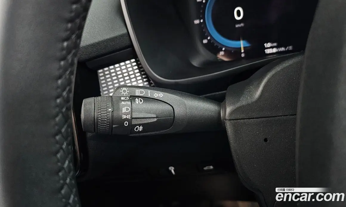 Volvo XC40 2022 0.2 автомат (гидро), фото 27