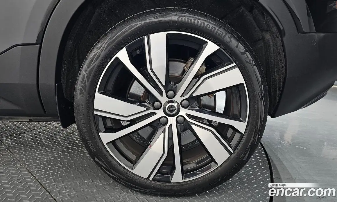 Volvo XC40 2022 0.2 автомат (гидро), фото 7