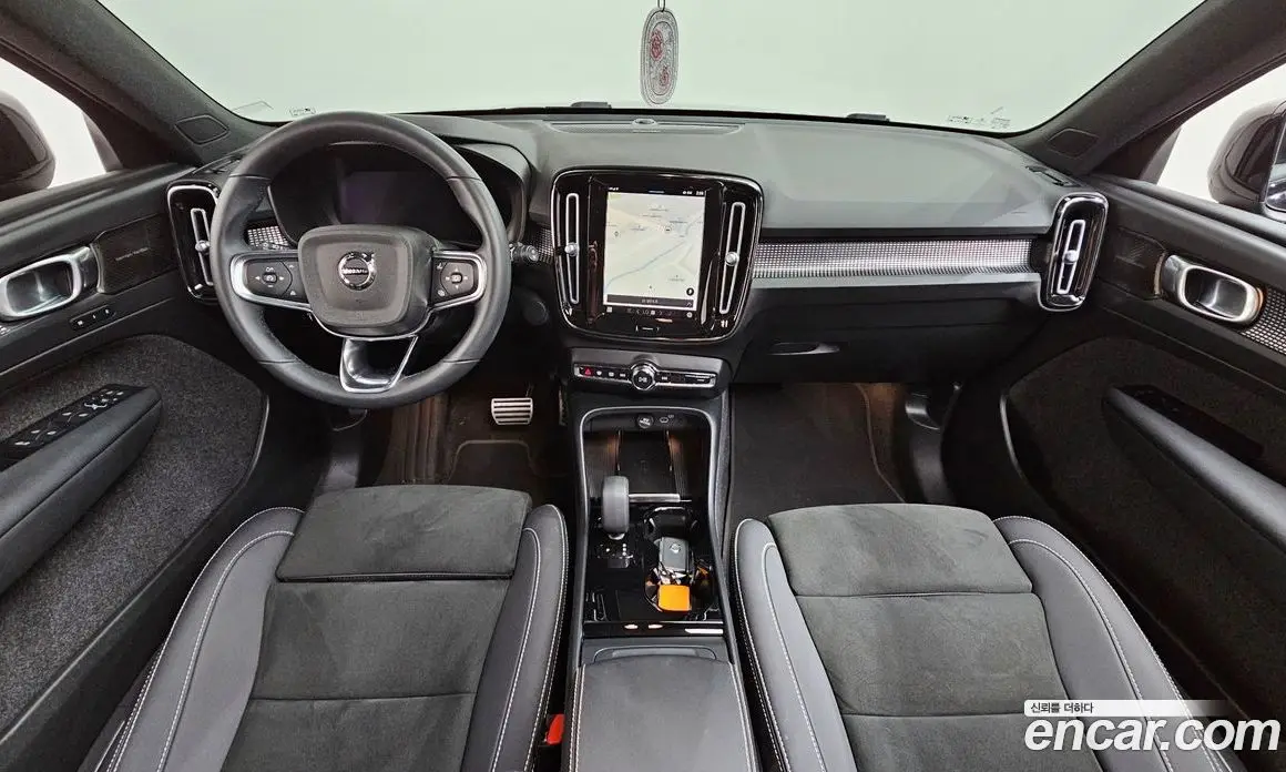Volvo XC40 2022 0.2 автомат (гидро), фото 10