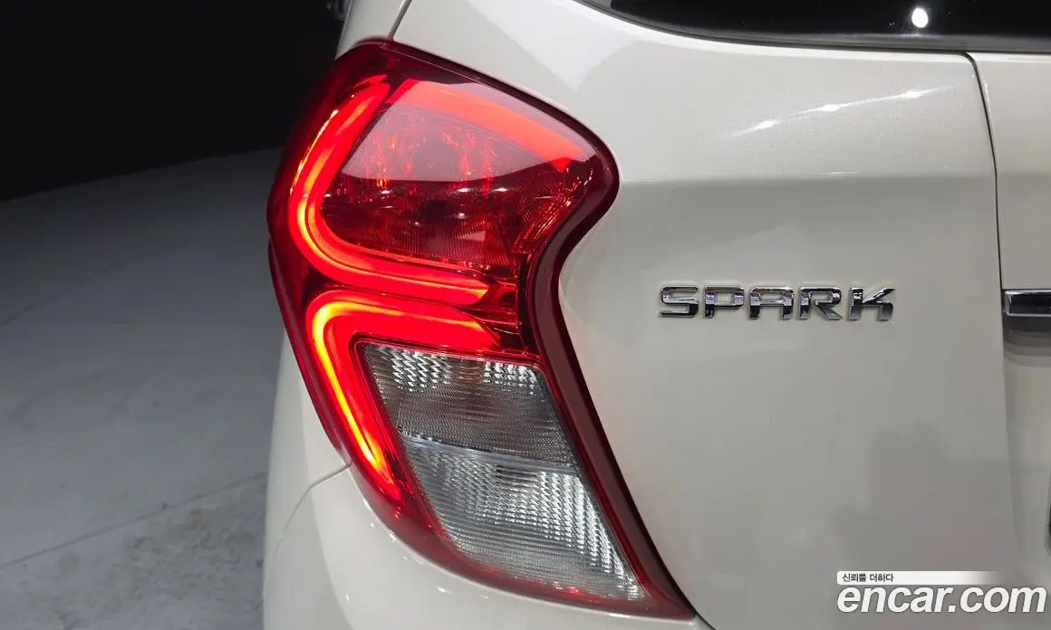 Chevrolet Spark 2015 1.0 автомат (гидро), фото 9