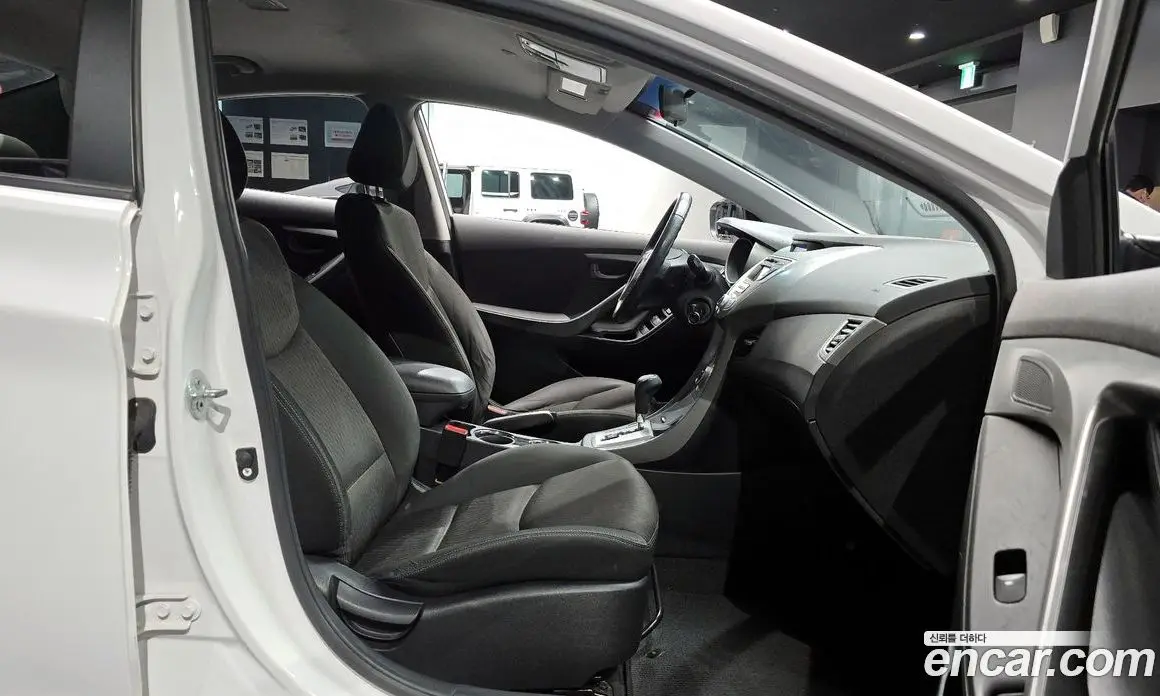 Hyundai Avante 2012 1.6 автомат (гидро), фото 11