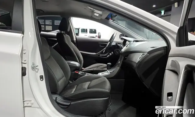 Hyundai Avante 2012 1.6 автомат (гидро), миниатюра 11