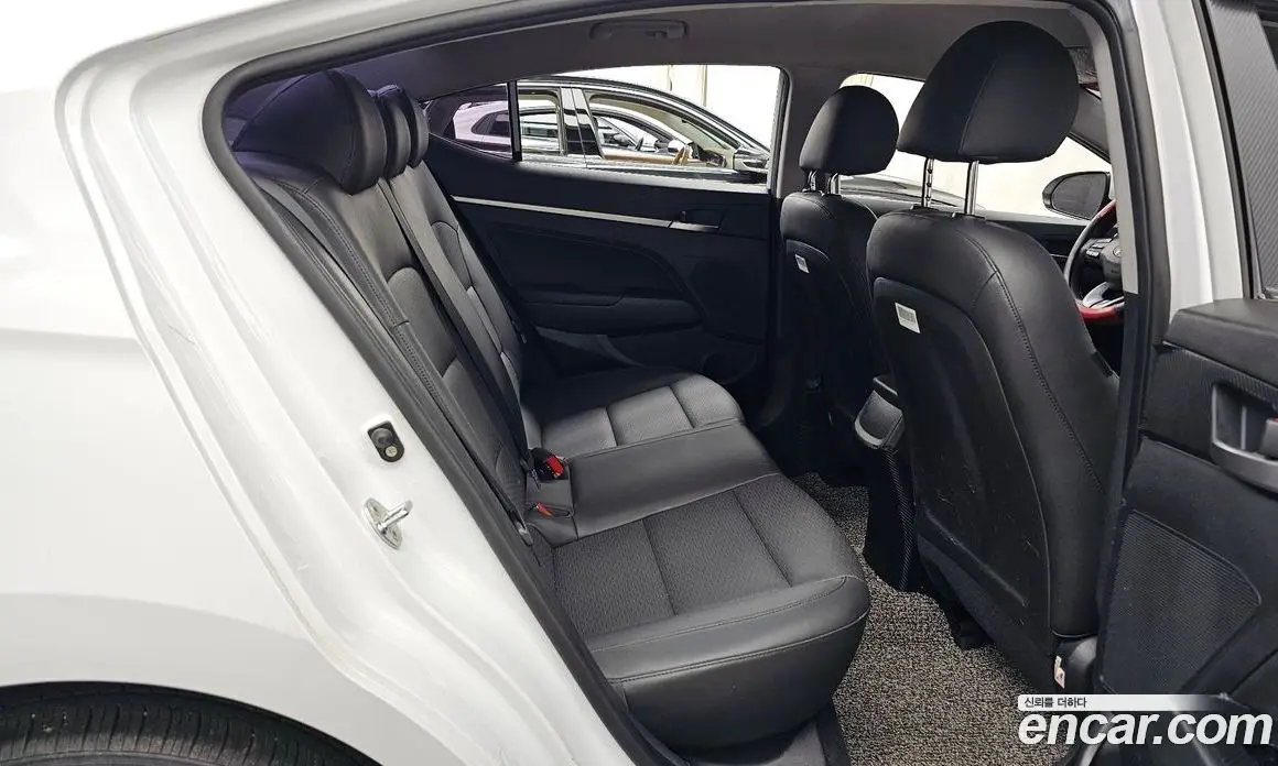 Hyundai Avante 2019 1.6 автомат (гидро), фото 12