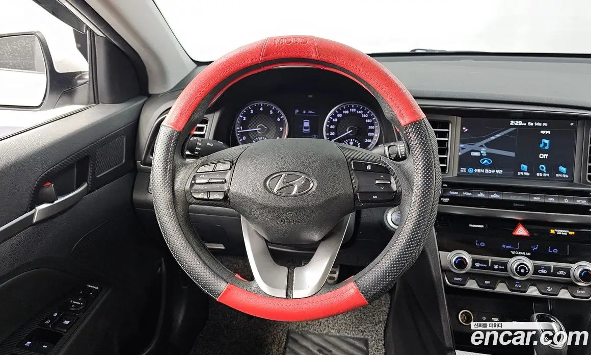 Hyundai Avante 2019 1.6 автомат (гидро), фото 13