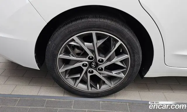 Hyundai Avante 2019 1.6 автомат (гидро), миниатюра 5