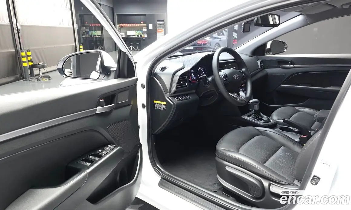 Hyundai Avante 2019 1.6 автомат (гидро), фото 13