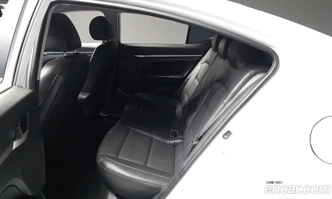 Hyundai Avante 2019 1.6 автомат (гидро), фото 16