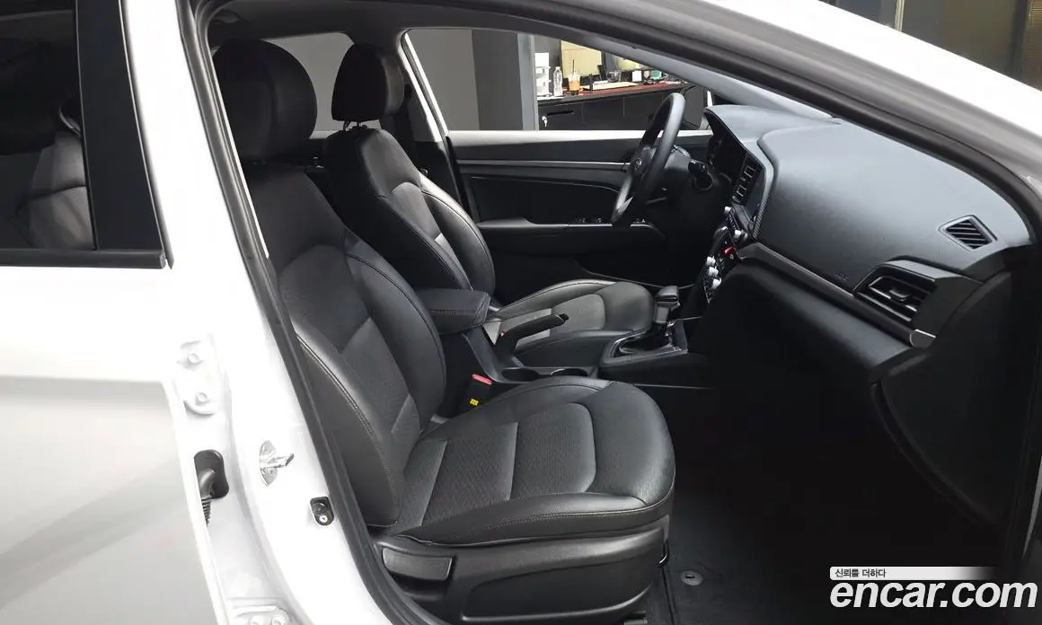 Hyundai Avante 2019 1.6 автомат (гидро), фото 17