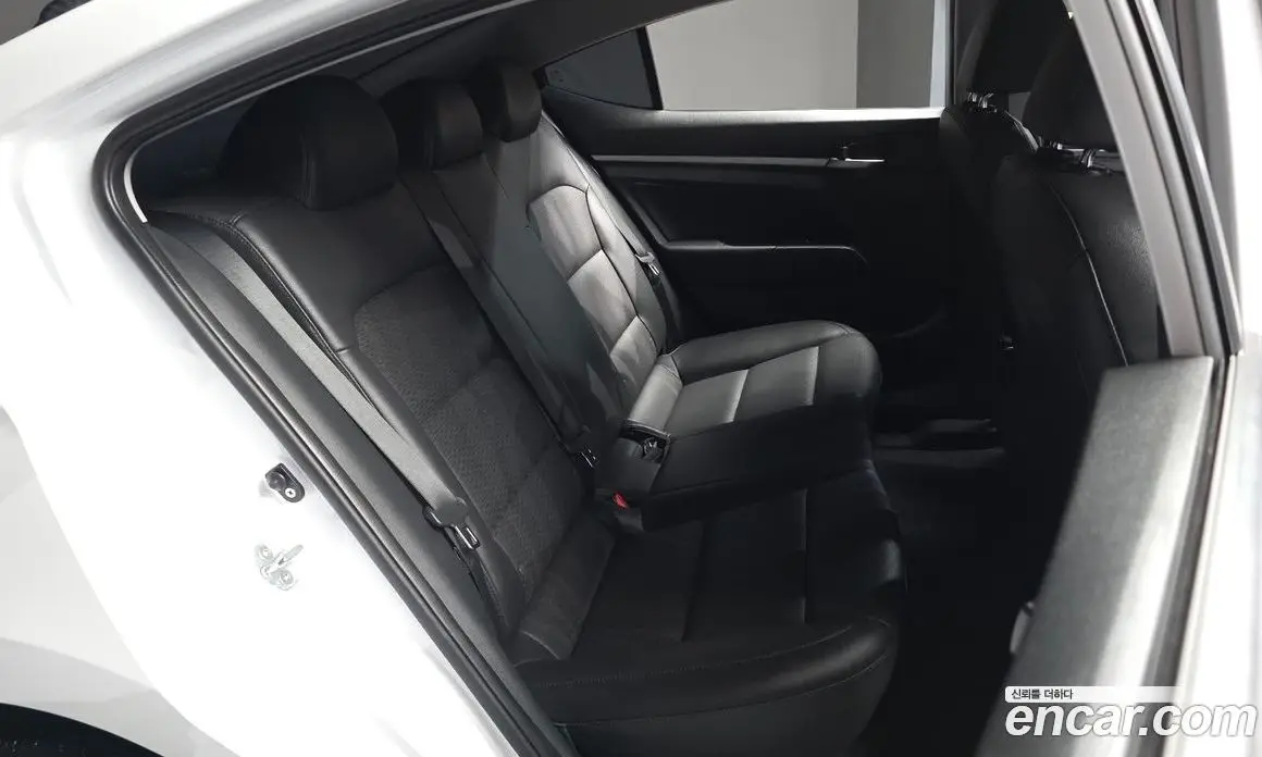 Hyundai Avante 2019 1.6 автомат (гидро), фото 18