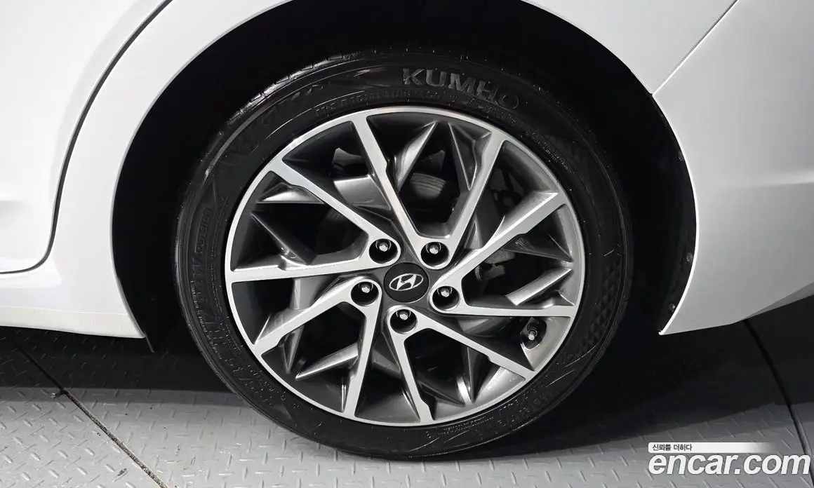 Hyundai Avante 2019 1.6 автомат (гидро), фото 5