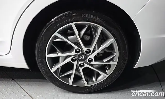 Hyundai Avante 2019 1.6 автомат (гидро), миниатюра 5