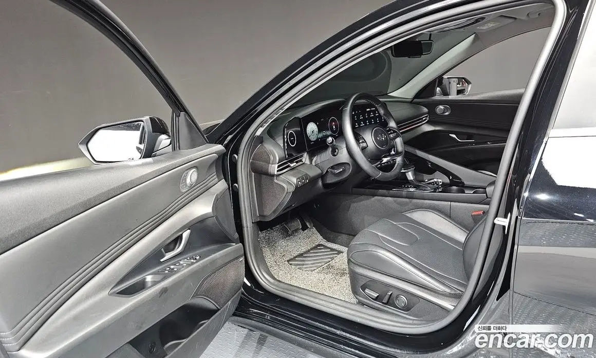 Hyundai Avante 2021 1.6 автомат (гидро), фото 13