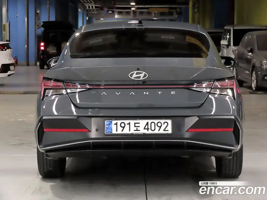 Hyundai Avante 2024 1.6 автомат (гидро), фото 4