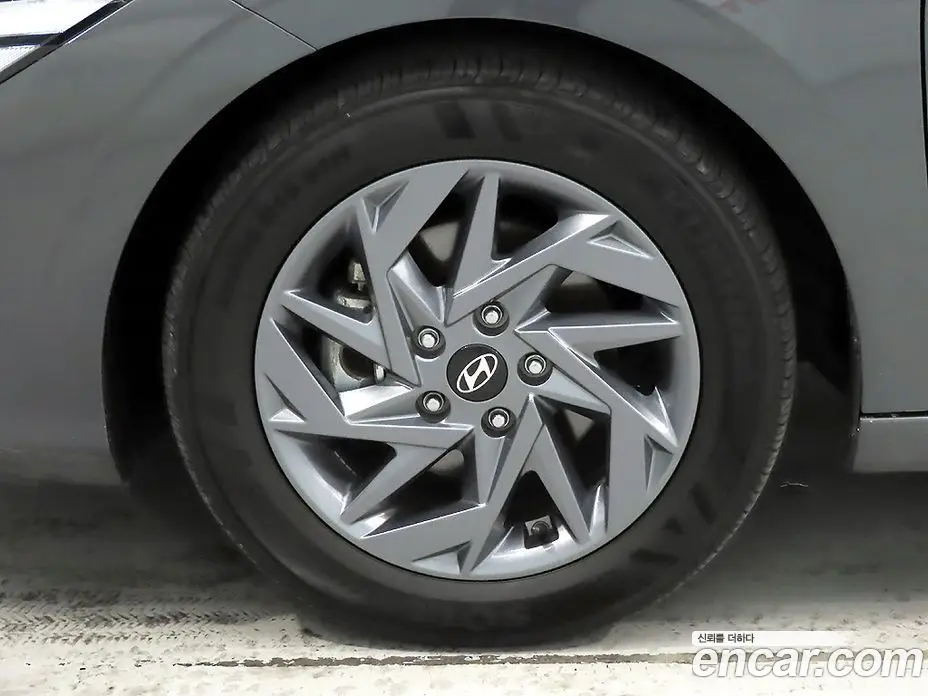 Hyundai Avante 2024 1.6 автомат (гидро), фото 5