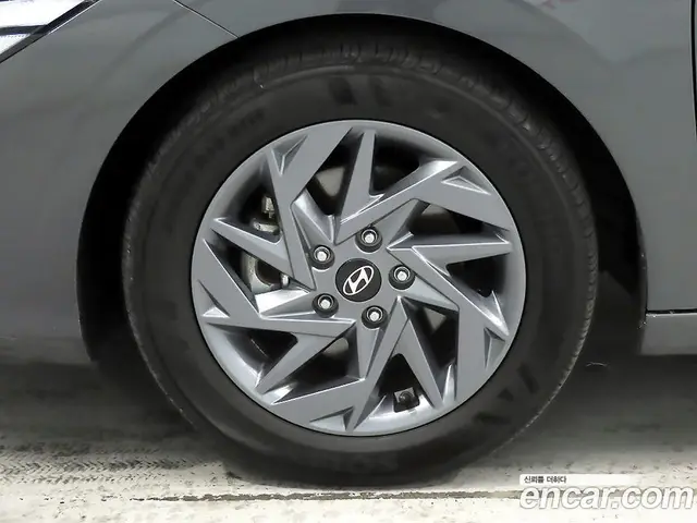 Hyundai Avante 2024 1.6 автомат (гидро), миниатюра 5