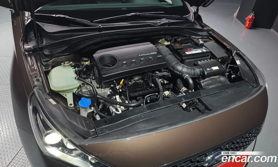 Hyundai i30 2016 1.4 автомат (гидро), фото 6