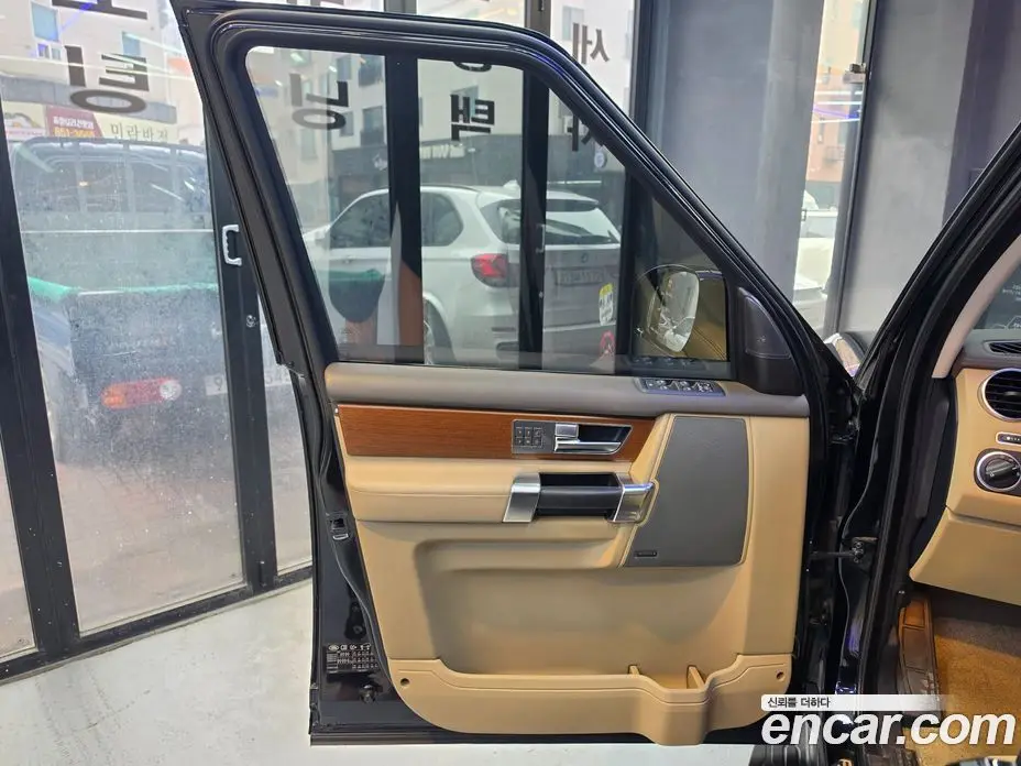 Land Rover Discovery 2016 3.0 автомат (гидро), фото 14