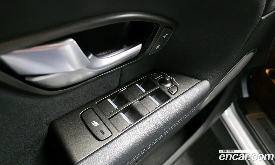 Land Rover Range Rover Evoque 2018 2.0 автомат (гидро), фото 13 Land Rover Range Rover Evoque 2018 2.0 автомат (гидро), фото 13