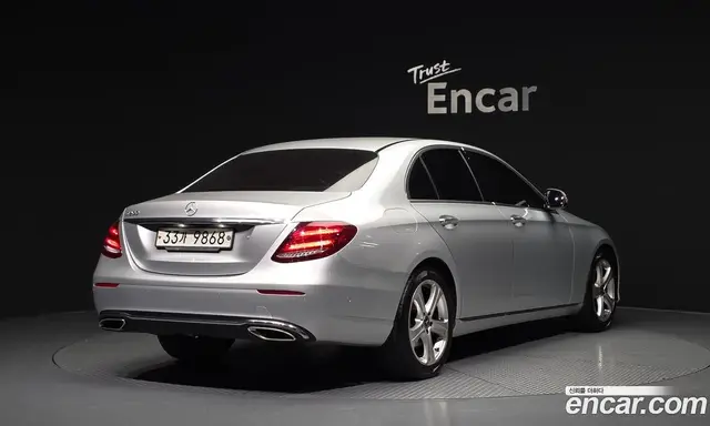 Mercedes-Benz E-Class 2018 2.0 автомат (гидро), миниатюра 2